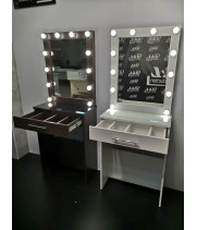 Небольшой женский гримерный столик с зеркалом и подсветкой GRS-4